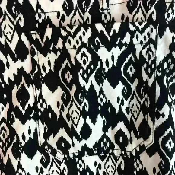 Nicole Miller New York Sz 6 Cropped Pants Black and White Geometric Print NWT - Picture 4 of 9